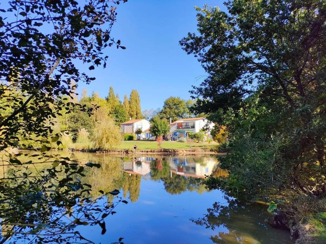 Gite Douceur De Vivre Saint-Avaugourd-des-Landes Buitenkant foto